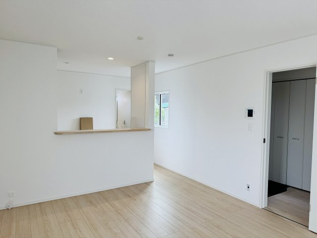 八王子市　泉町　新築一戸建て　２７期の居間・リビング|～15.0帖の明るいLDKで、家族団欒の時間をお過ごしいただけます～