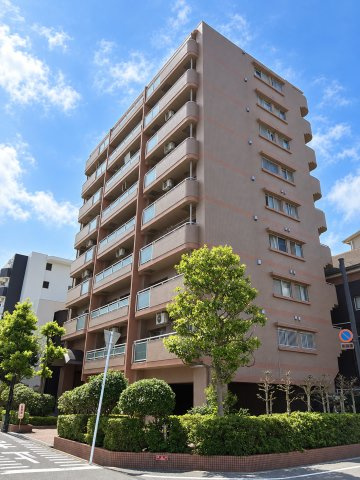 クラウンハイム塚本の外観|街並みに美しく調和する外観デザイン