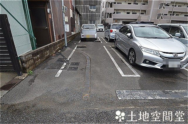 パークサイド萩原の駐車場|平置き8,800円　場所は現地確認要です。
