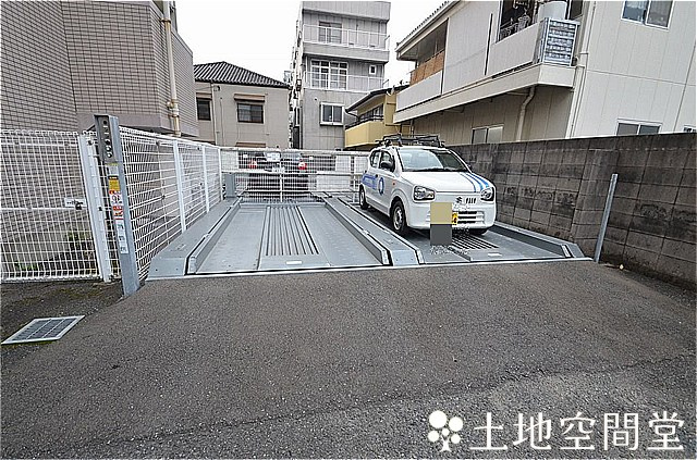 パークサイド萩原の駐車場|立体駐車場5,500円　下2階建ての立体駐車場の下側　場所は現地確認要です。