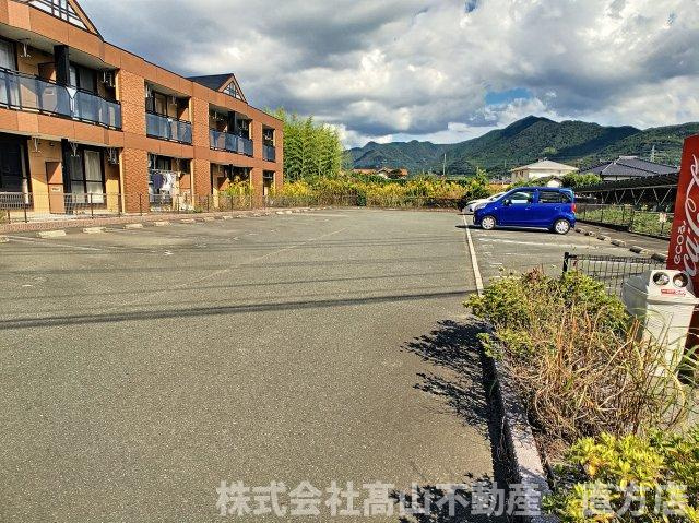 グリーンヒルズの駐車場