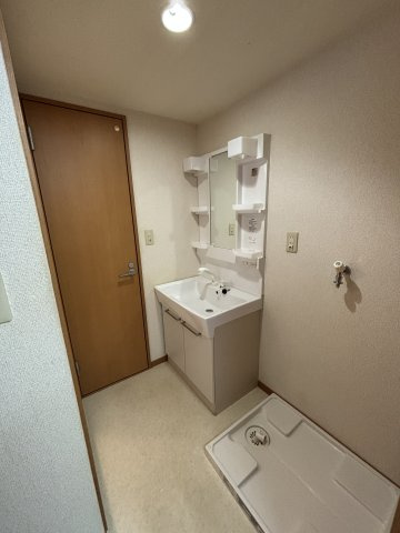 大倉山コーポラスＢ棟の独立洗面台