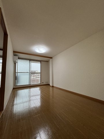 大倉山コーポラスＢ棟の居間・リビング