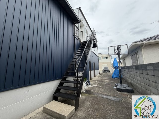 尾上町養田2階部分のエントランス
