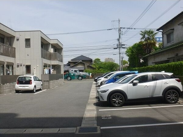 ヘーベルメゾン諏訪野の駐車場