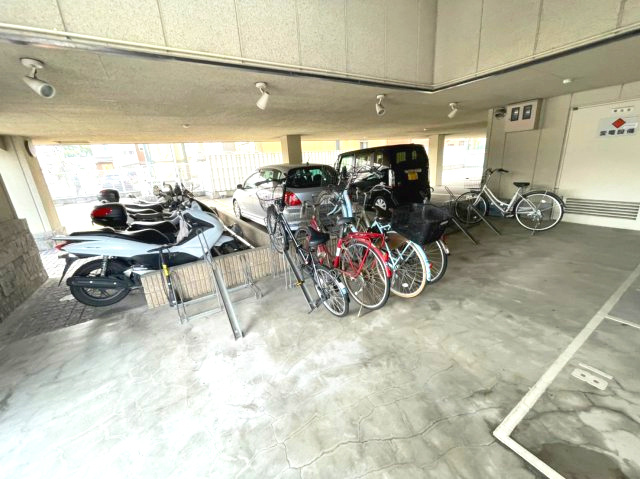 アンジェリーク磐船の駐車場