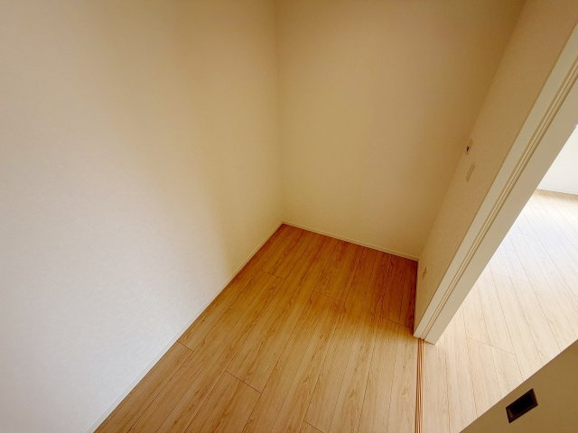 加須市下高柳第3　全3棟　2号棟のその他|ファミリークローゼット、家族の洗濯物などをこちらに収納すれば片付けが楽になります！