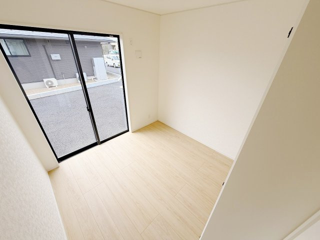 加須市下高柳第3　全3棟　2号棟の洋室|洋室5帖！