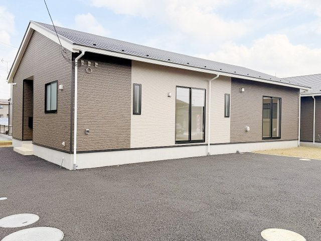 加須市下高柳第3　全3棟　2号棟の外観|住宅街に馴染むシンプルな外観です！