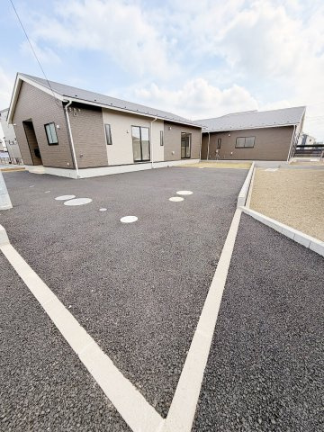 加須市下高柳第3　全3棟　2号棟の駐車場|駐車スペースあります！