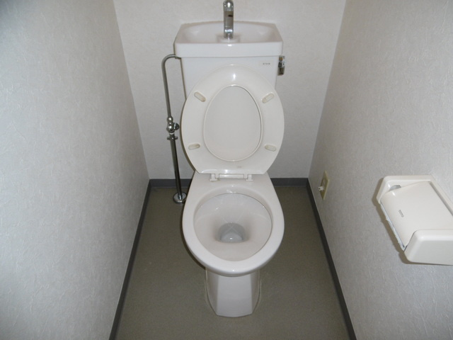 三鷹市下連雀３丁目の賃貸マンションのトイレ