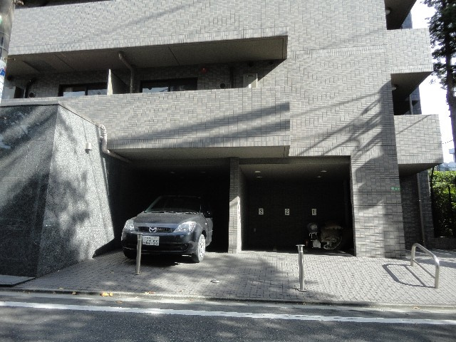 ルーブル豊玉伍番館の駐車場