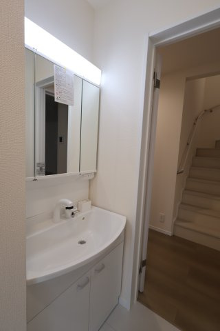 《仲介手数料無料》南区松本１丁目24-7新築一戸建てハートフルタウンの独立洗面台