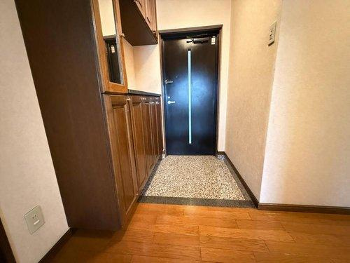 エクレール東新町の玄関