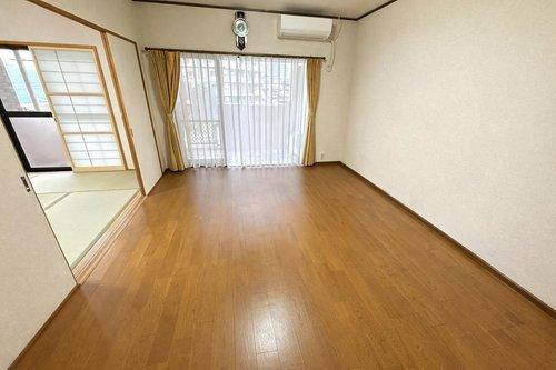 エクレール東新町の居間・リビング