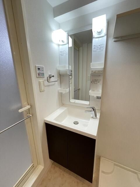 ＧＥＮＯＶＩＡ浜松町ｇｒｅｅｎ　ｖｅｉｌの独立洗面台