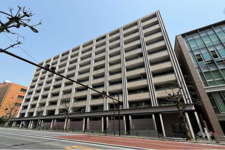 マジェスティハウス新宿御苑パークナードの外観|平成２６年築・オートロック＆宅配ボックス付き大規模マンション、マジェスティハウス新宿御苑パークナードは即日現地案内可能となっておりますので、お気軽にお問い合わせください！
