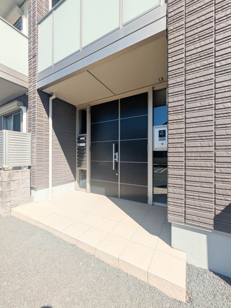 クレールガーデン小山のエントランス