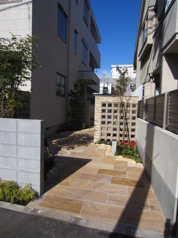 Ｃａｓａ ｄｅ ｌａ Ｆｒｏｎｔｅｒａのエントランス|★エントランスへのアプローチ★