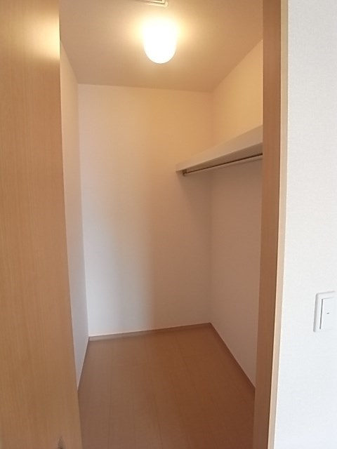 尼崎市梶ケ島のアパートの収納