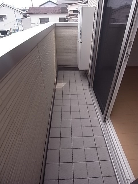 尼崎市梶ケ島のアパートのバルコニー