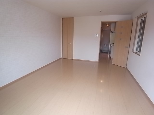 尼崎市梶ケ島のアパートの居間・リビング