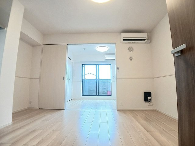 ヒカルサ尼崎神崎町の居間・リビング