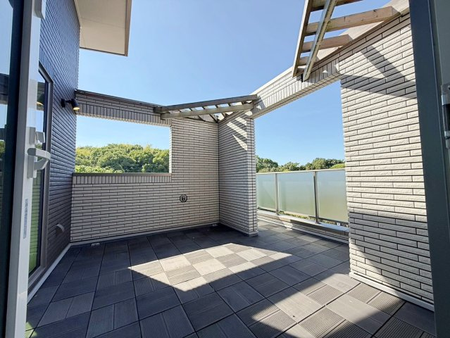 岸和田市岸の丘町1丁目　中古戸建のバルコニー