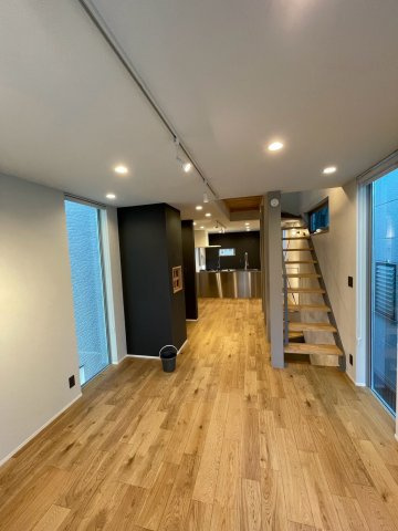 東新小岩３階建て一軒家の居間・リビング