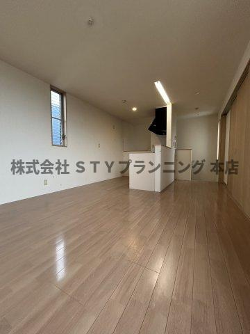 仲介手数料0円！KURIcube北名古屋市沖村の居間・リビング