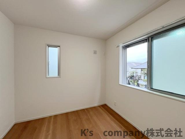 ◎茅ヶ崎市中島　中古戸建の洋室|洋室5.2帖◇2面採光の明るいお部屋です◇