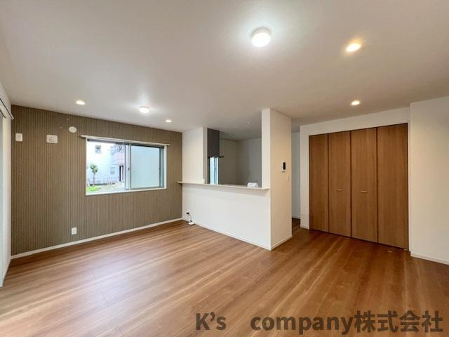 ◎茅ヶ崎市中島　中古戸建の居間・リビング|リビングは南六で陽当たりが良く温かみの感じられる空間☆