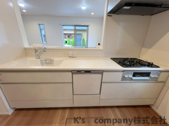 ◎茅ヶ崎市中島　中古戸建のキッチン|淡い色合いのシステムキッチン☆