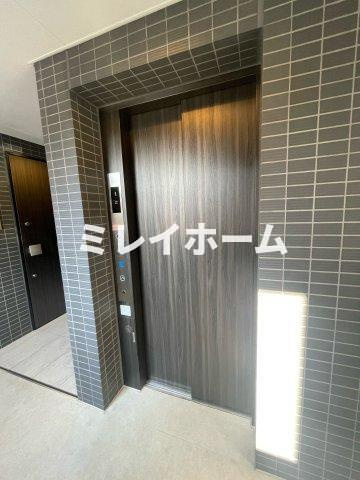 ドゥーエ梅屋敷のエントランス|同建物内、別のお部屋の参考写真になります。