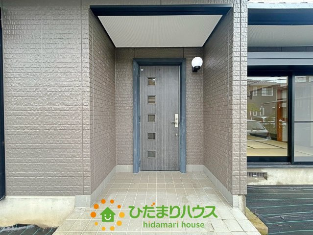 古河市けやき平1丁目　中古一戸建ての玄関