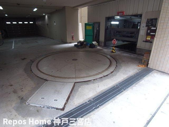 プレジール三ノ宮Ⅱの駐車場