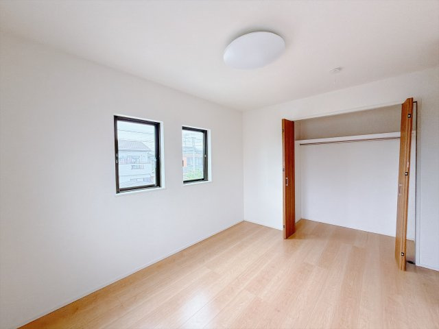 【中古戸建】本庄市小島3丁目　の洋室|■2階洋室｜子供部屋のメリットは「自立心を養うことができる」「自分で整理整頓できるようになる」そして、お子様が成長した際には「プライバシーを確保できる」といい事だらけ♪