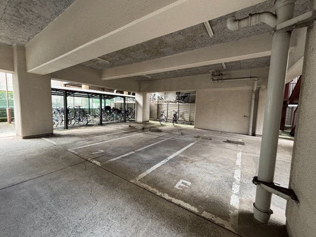浜町グランドハイツの駐車場