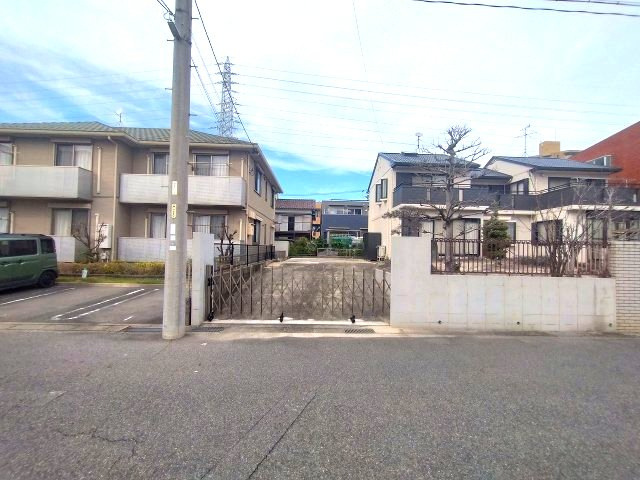 緑区鳴海町8期　売地の前面道路含む現地写真|外観　現地写真。上物あり(2026年9月7日撮影)