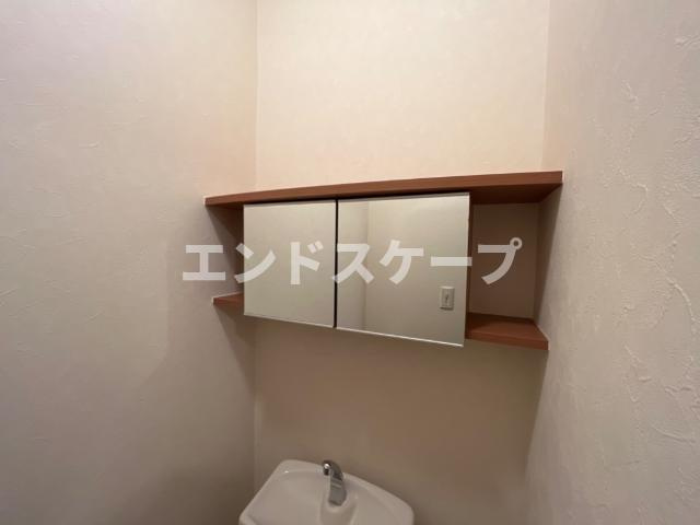 アザレアのトイレ|トイレ上収納
高崎、前橋のお部屋探しはエンドスケープまで！お客様の理想お聞かせ下さい♪