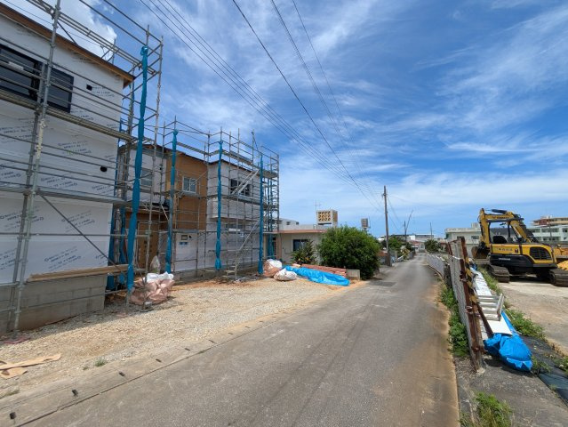 読谷村渡慶次　新築戸建の前面道路含む現地写真|前面道路含む現地写真です
