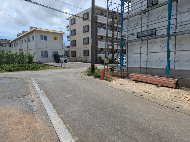 読谷村渡慶次　新築戸建の前面道路含む現地写真|前面道路含む現地写真です