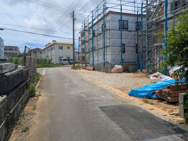 読谷村渡慶次　新築戸建の前面道路含む現地写真|前面道路含む現地写真です