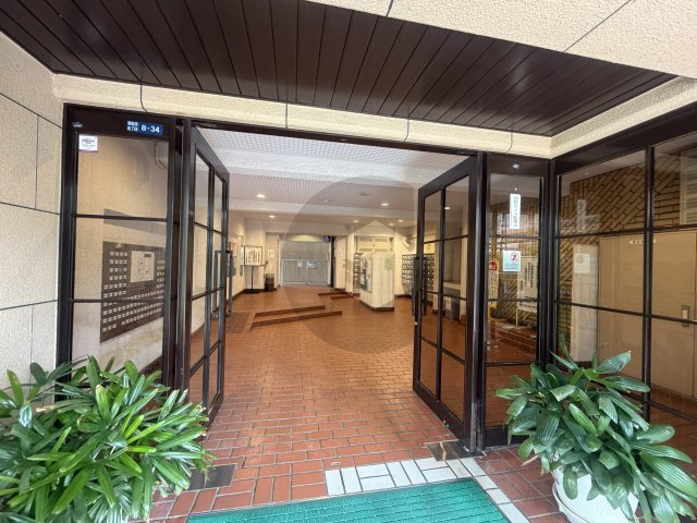 シャルム小阪参番館のエントランス