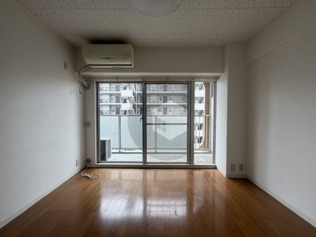シャルム小阪3番館の洋室
