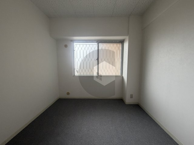 シャルム小阪3番館の洋室
