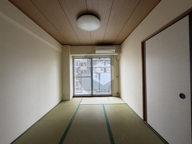 シャルム小阪参番館の和室