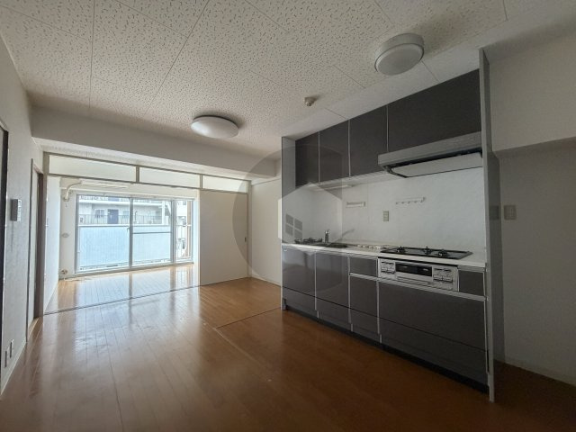 シャルム小阪3番館の居間・リビング