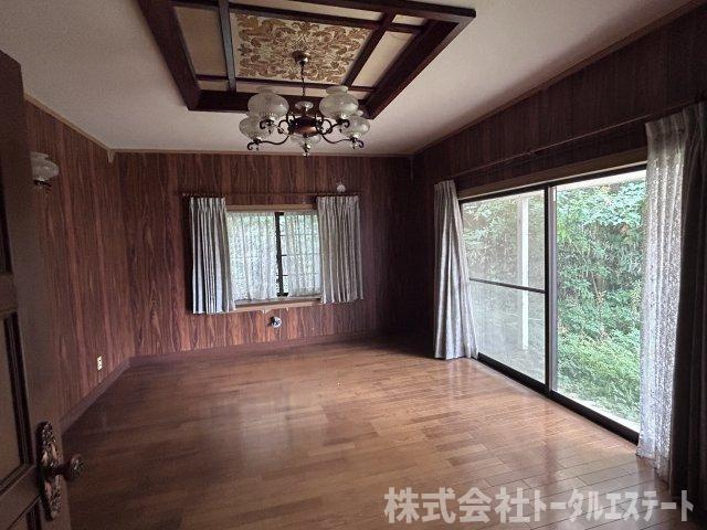 下関市豊浦町川棚　中古一戸建ての洋室