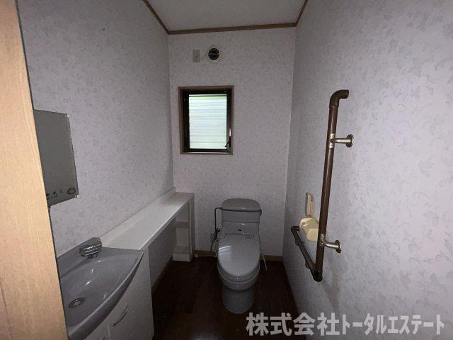 下関市豊浦町川棚　中古一戸建てのトイレ